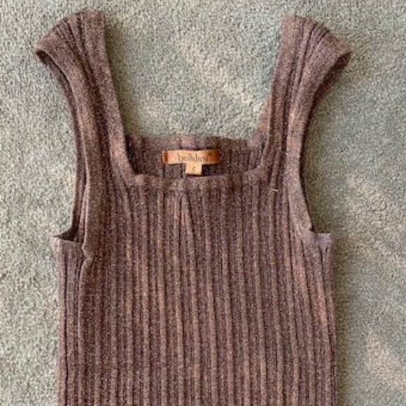 Sleeveless Stretchy Top - Picture 2 of 3